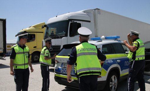 Бургаската полиция хвана камиони със зърно, претоварени с до 14 тона