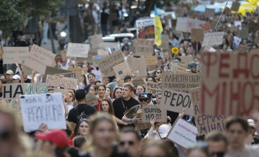 Призивите за избори в Украйна се засилват, но моментът може да е грешен