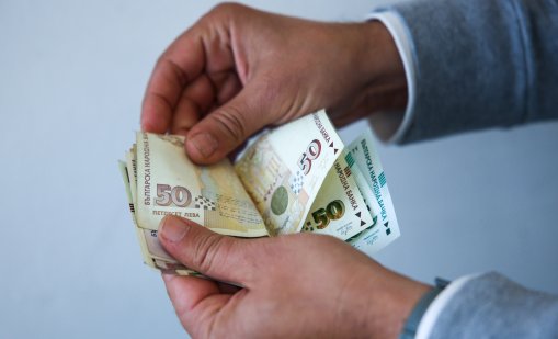 Средната брутна заплата скочи до 2572 лв. през второто тримесечие