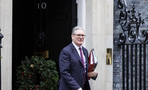 Стармър заформи скандал на Острова, приветства посрещането на египетски активист