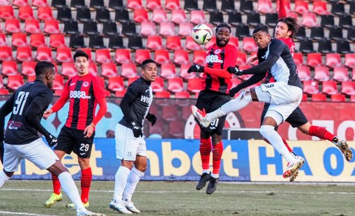 Крушарски потвърди: Хуан Переа отива в Левски