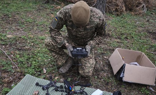 Безпилотни прехващачи в Украйна, но картечниците остават ключови на бойното поле