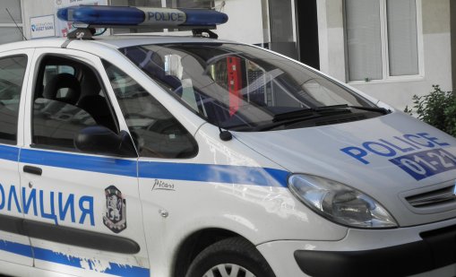 Млад мъж открадна пари и документи от жена във влак, арестуваха го