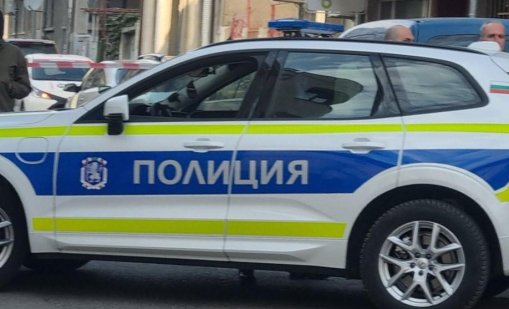 Полицията откри наркотици и незаконни оръжия в къща в Тетевенско