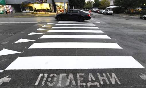 Шофьор блъсна две жени на пешеходна пътека в София