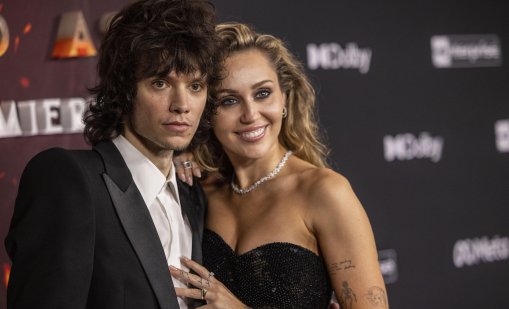 Майли Сайръс разпали слухове за годеж