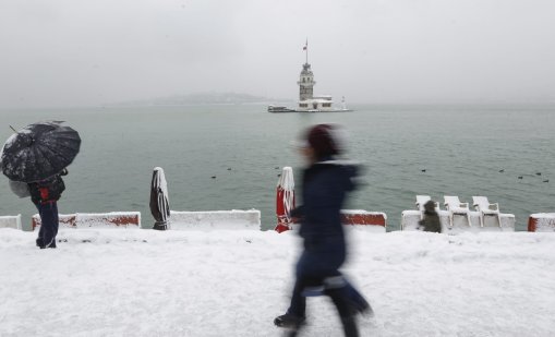 Зимна обстановка в Истанбул, отменени са учебните занятия