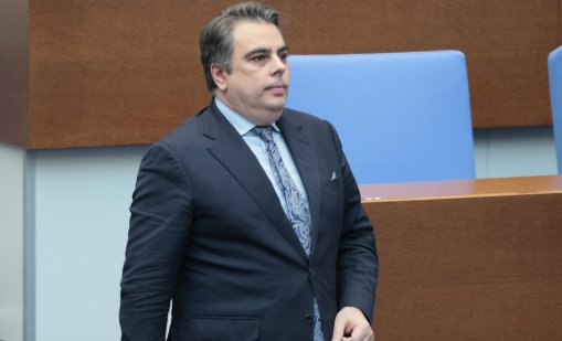 Асен Василев: Оттеглянето на „Гънвор“ от сделката за "Лукойл" е силно притеснително