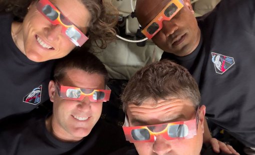 За историята: Космически разговор на астронавтите от "Артемис 2" с МКС