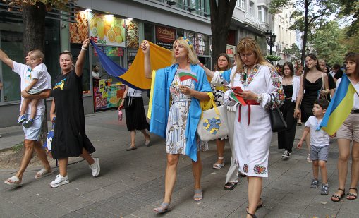 България изпъкна: Сред лидерите е по нова временна закрила за украинци