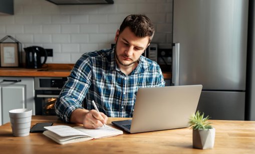 Държавните служители ще могат да работят и от къщи