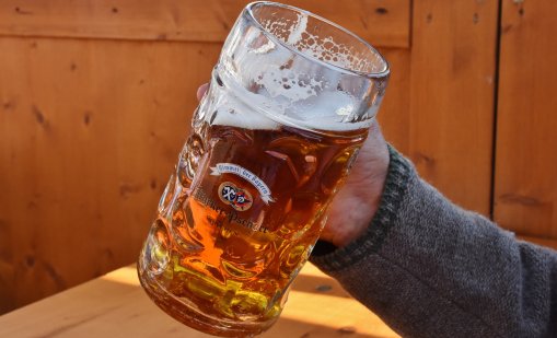 Риск от сърдечно-съдова смърт: 9% по-висок ако пием бира, 21% по-нисък ако консумираме вино