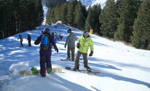 С атрактивно спускане и празнична програма слагат началото на зимния сезон в Банско