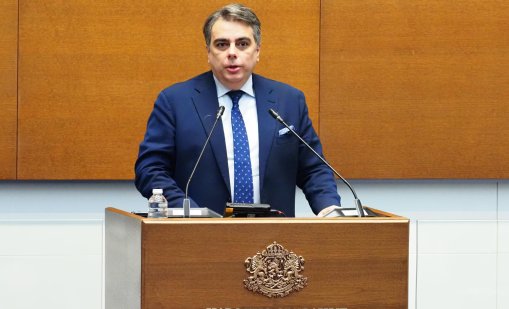 Асен Василев към Желязков: Подайте оставка, за да не се стигне до ексцесии