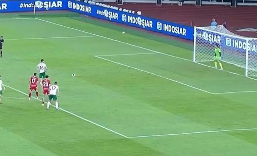 България би трудно Индонезия, дузпа и греди белязаха мача