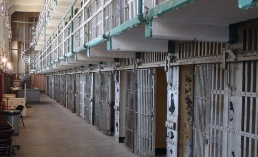 Швеция взема под наем стотици затворнически килии в Естония
