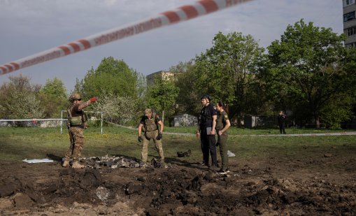 Дни преди примирието: Русия атакува Киев с дронове, има ранени