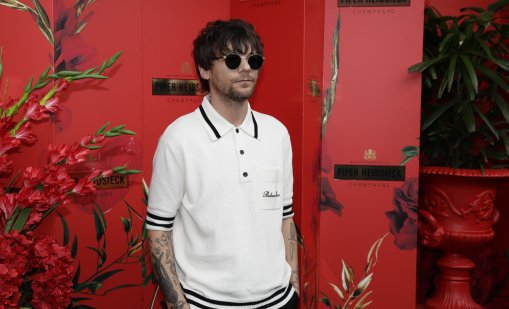 Нападат гаджето на Луи Томлинсън