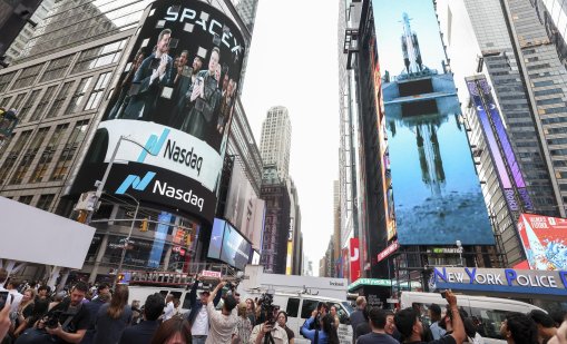 Мъск стана първият трилионер след рекордния борсов дебют на SpaceX