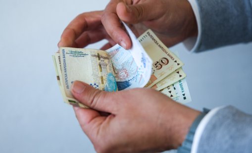 Намаляват наказателната лихва по просрочени задължения