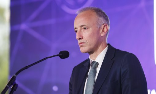 Забраната за мобилни телефони в училище влиза в сила през януари?