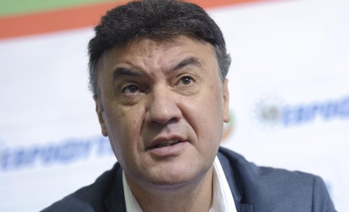 ФИФА и УЕФА с почит за Боби Михайлов 