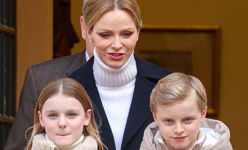 Принцеса Шарлийн от Монако си пусна дълга коса, след като 15 години ходеше с къси прически