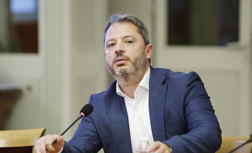 Делян Добрев към ПП: Препоръчвам ви рев, тръшкане и сръбска музика