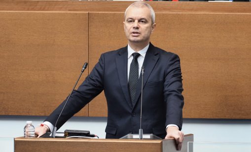 Костадинов: Образът и политиката на Радев се разминават