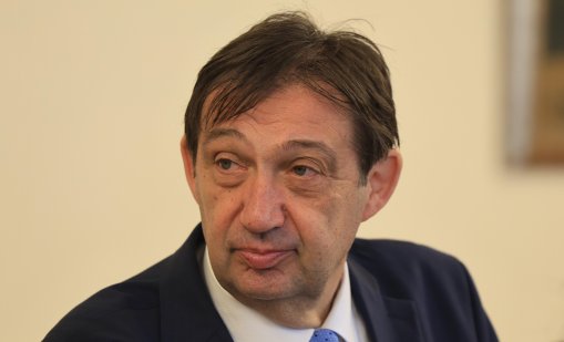 За 90 дни: Шишков е разписал 100 разрешения за строеж