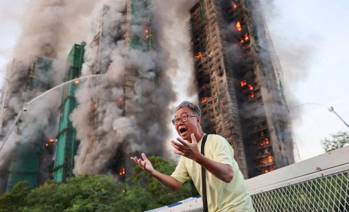 Огнен ад в Хонконг: Пожар пламна във висока жилищна сграда, 13 са загиналите СНИМКИ/ВИДЕО
