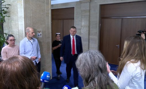 ДПС обяви листите си за изборите, Пеевски повежда в Кърджали и Благоевград 