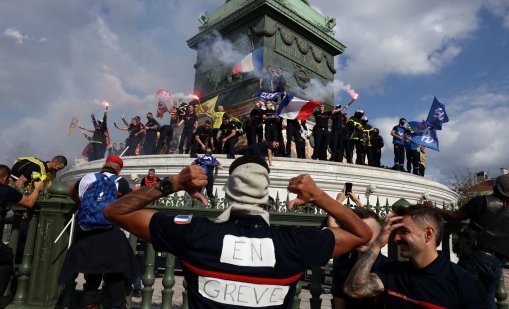 Протестите в Париж са в пика си, &ldquo;превзеха&rdquo; Бастилията (ВИДЕО)