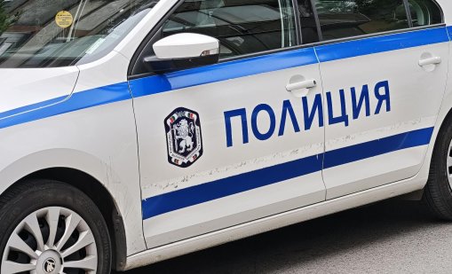 Баща заплаши с нож дъщеря си