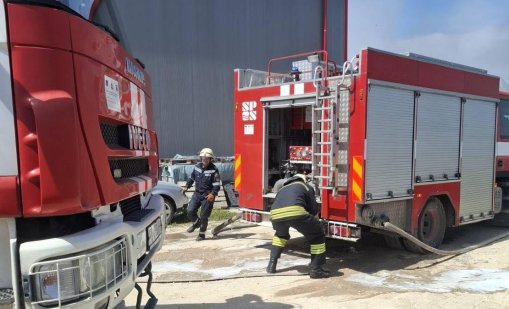 Товарен камион за зърно изгоря напълно край с. Енево