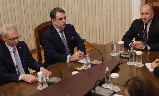 ПП-ДБ към Радев: С президента или с конкурента разговаряме? 