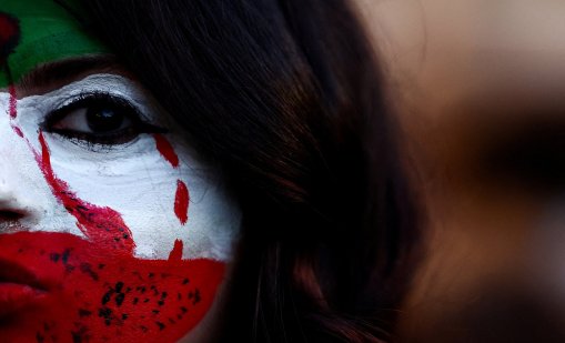 Интернетът в Иран работи на 2%, окървавените протести затихват