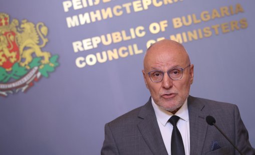 Димитър Радев пред POLITICO: България няма да повтори гръцкия сценарий с приемането на еврото