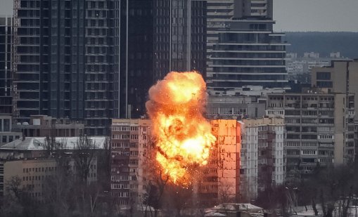 Роботи евакуират войници в Украйна