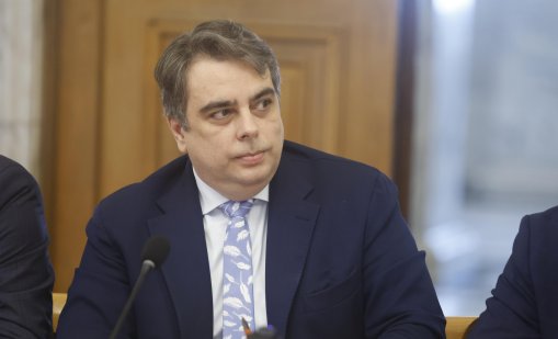 Василев за бюджета: Всеки - от бебето до пенсионера, ще плати по 400&euro; до края на годината