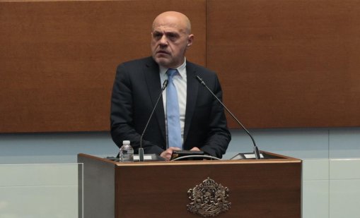 Томислав Дончев оптимист за "Лукойл": Бурята по-скоро е отминала