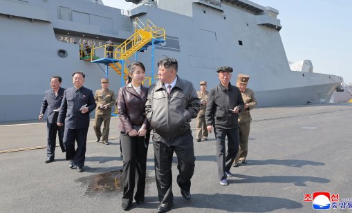 Сериозен инцидент при спускане на вода на нов военен кораб на КНДР