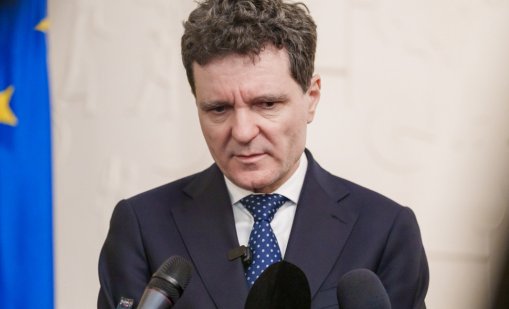 Президентът на Румъния обявява консултации за ново правителство