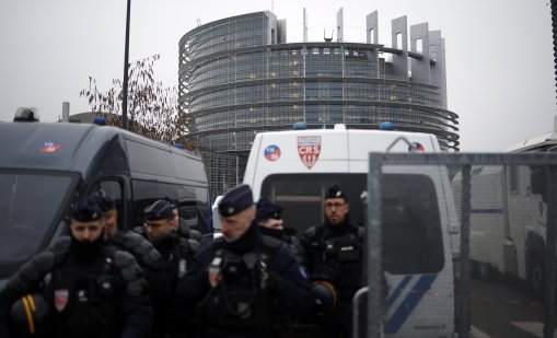 Мъж се опита да взриви самоделна бомба пред клон америшканска банка  в Париж 