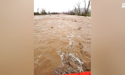 Воден капан в Родопите: Преляла река отнесе мост в Крумовградско
