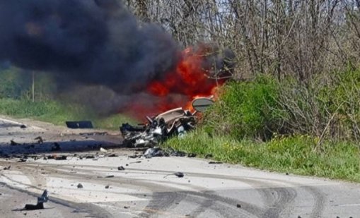Челен удар между кола и камион край Нови хан, автомобилът и водачът са изгорели
