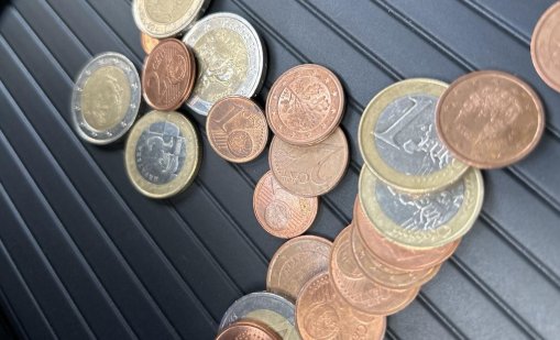 Разграбиха комплектите с евромонети от пощенските клонове