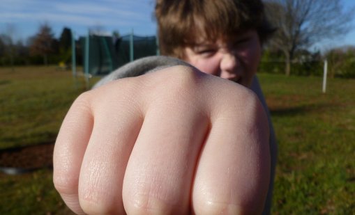 Страшно: Деца направили ценоразпис с различни видове насилие