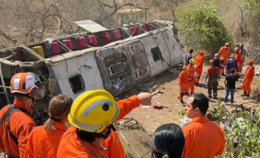 Рейс с поклонници се преобърна в Бразилия, най-малко 15 загинали