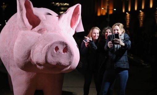 “Свобода за политическите затворници”: Протест пред Народното събрание СНИМКИ